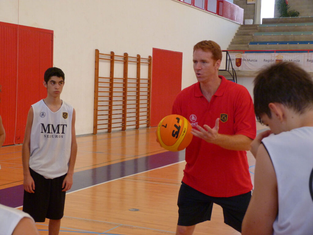 Las Leyendas Blancas se imponen al Art-Chivo Oviedo (93-96) ROGERS