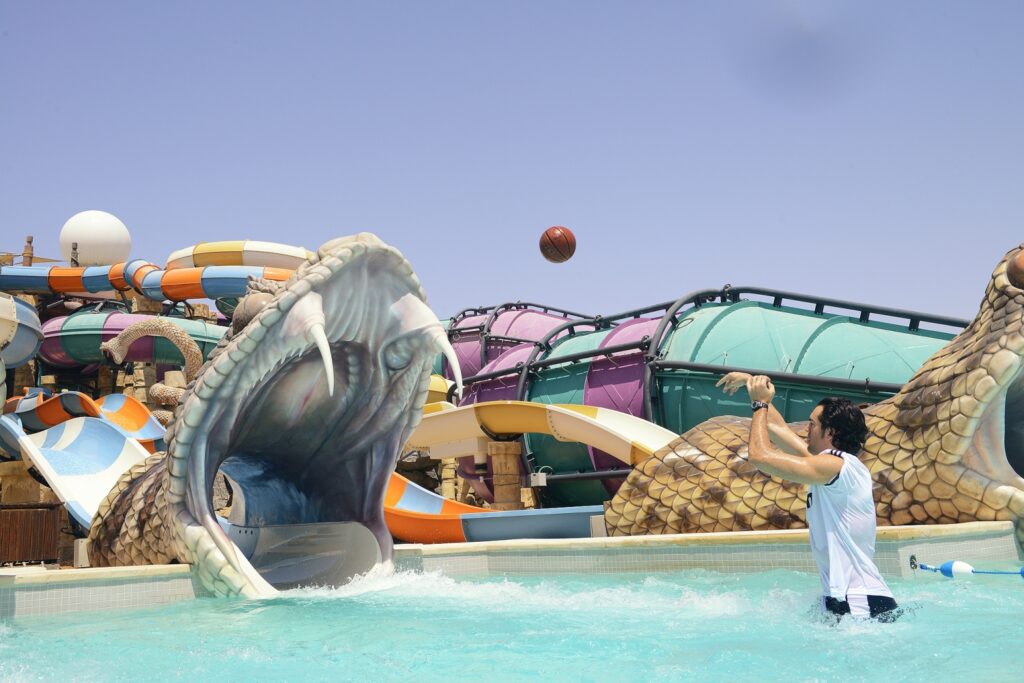 Una canasta diferente Sanz-ational_Lorenzo_shoots_for_tooth_points_at_Yas_Waterworld_Abu_Dhabi_-_1