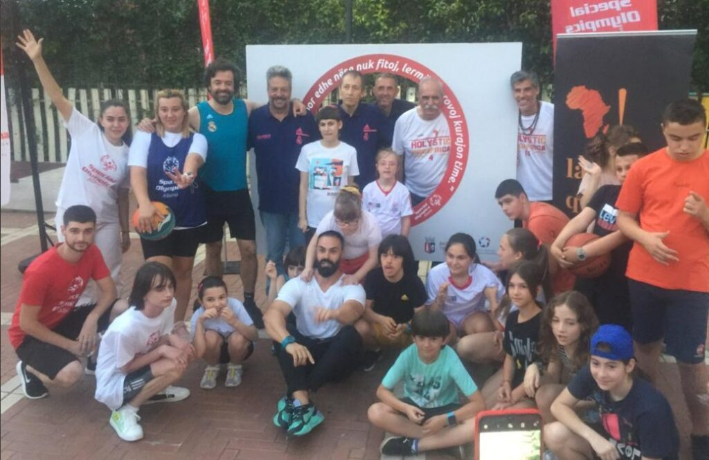 Carmelo Cabrera y José Luis Llorente imparten sus conocimientos baloncestísticos en Tirana, Capital Europea de la Juventud 2022 albania1