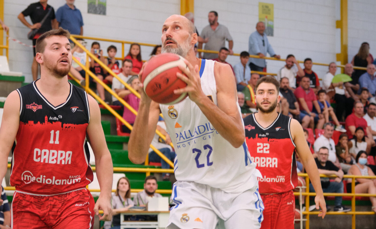 Las Leyendas Blancas, campeones del Trofeo de Baloncesto Virgen de la Sierra tras imponerse al CDB Cabra (68-91) DSCF4069