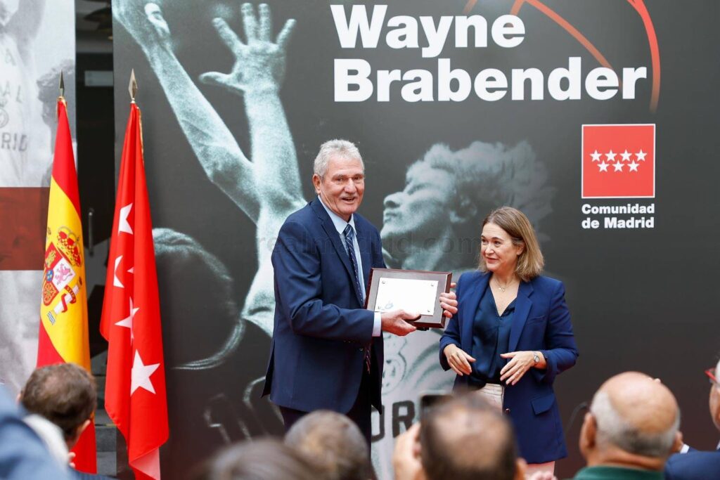 Wayne Brabender, homenajeado por la Comunidad de Madrid por su brillante trayectoria deportiva y docente waynehomenaje