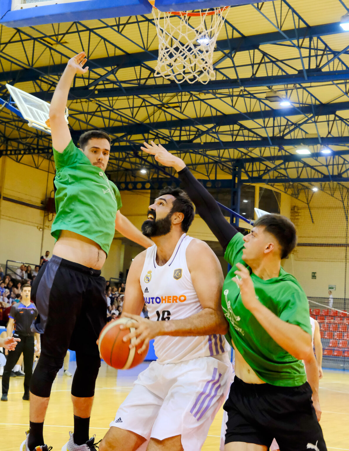 Las Leyendas Blancas vuelven a la carretera para medirse al CB Biar en la presentación oficial del club alicantino ante su afición