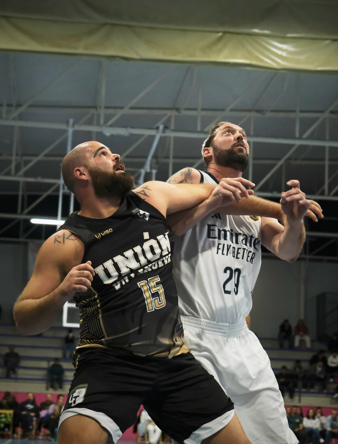 Victoria de las Leyendas Blancas ante el Unión Villanueva de la Torre (98-56) en el II Fin de Semana del Deporte de la Provincia