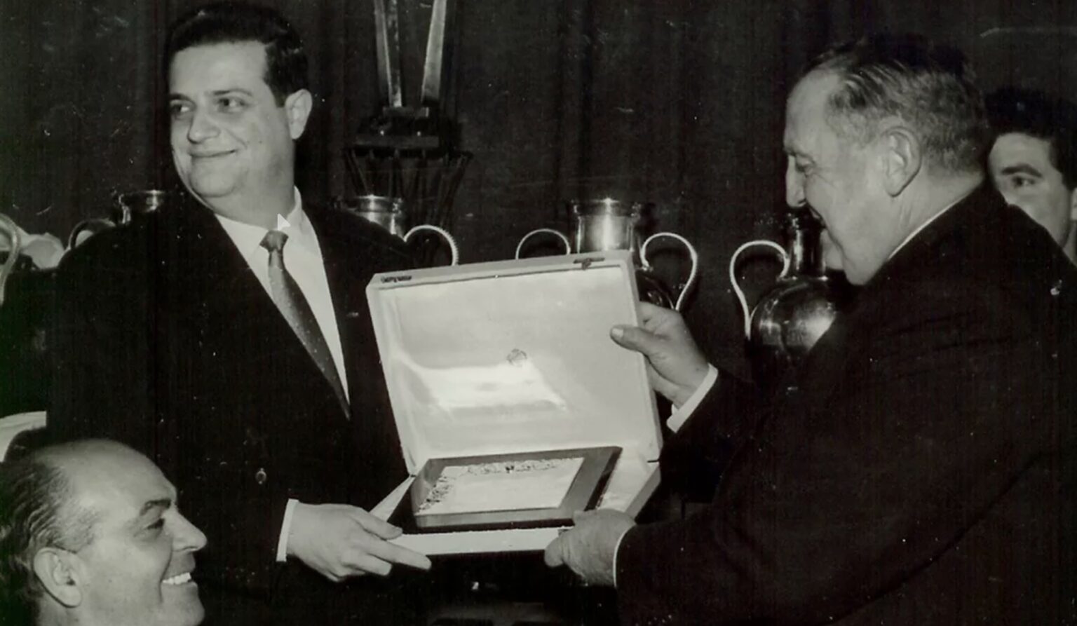 El Foro Luis de Carlos de la Fundación Real Madrid celebra una nueva edición bajo el título “Homenaje a Raimundo Saporta”